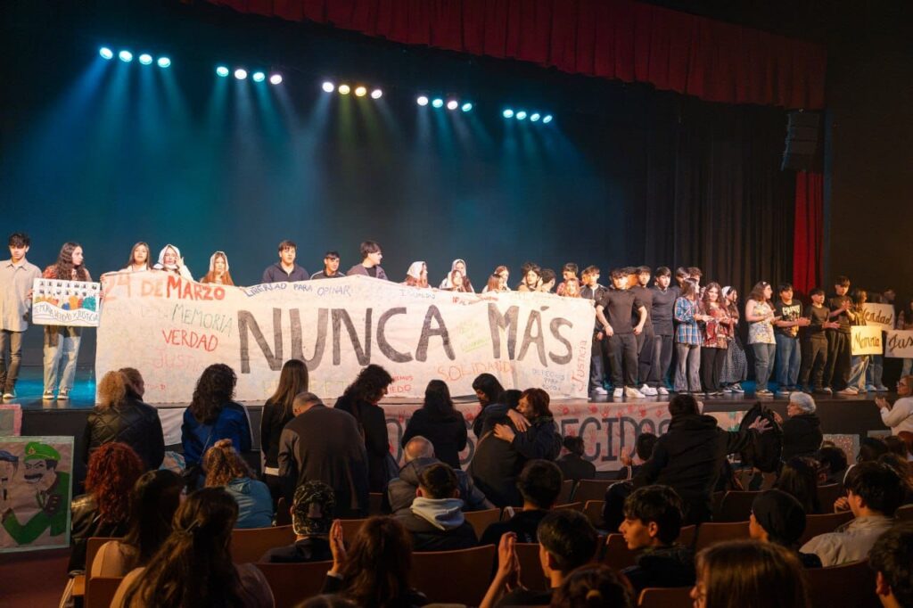 50 AÑOS DE LA NOCHE DE LOS LÁPICES CON LA PARTICIPACIÓN DE MÁS DE MIL JÓVENES